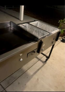 Flat top grill with two wells.  Plancha con  2 evaporeras