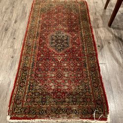 Persian rug. Height. 72. With. 32
