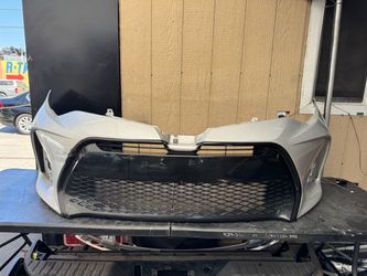 2017 2018 2019 TOYOTA COROLLA SE/XSE FRONT BUMPER COVER OEM USED
