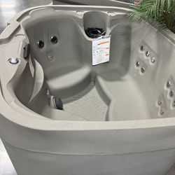 4 Person Hot Tub For Sale Brand New 