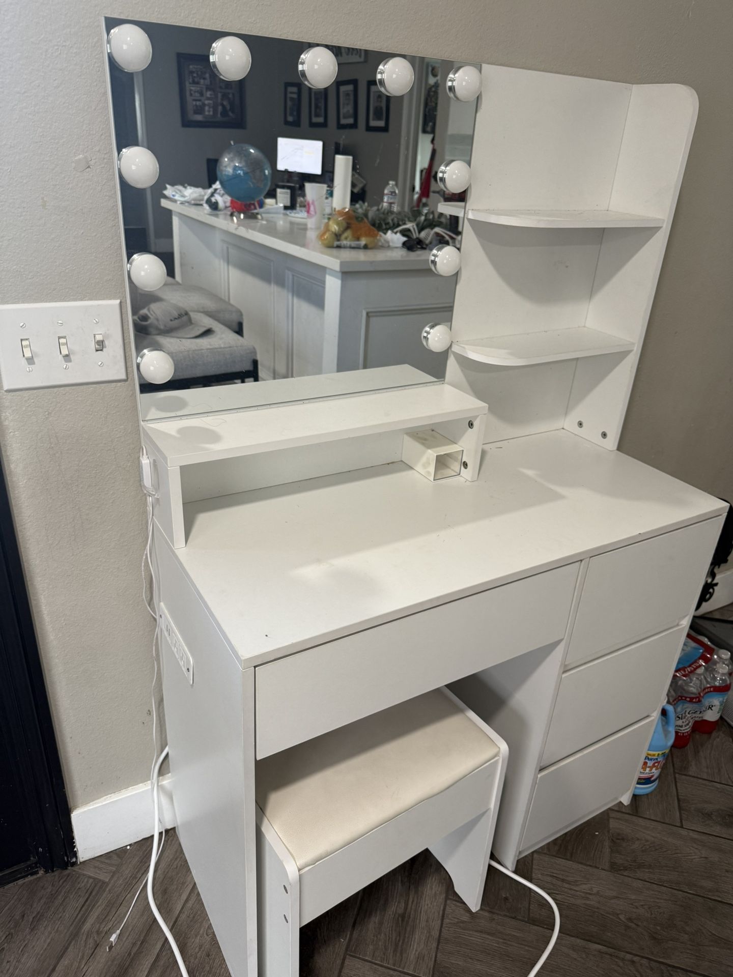 Makeup Vanity With Chair