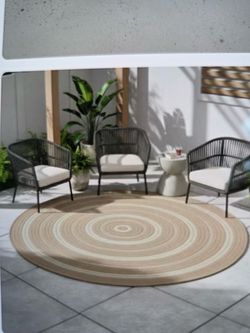 New out door rug 5.25 diameter