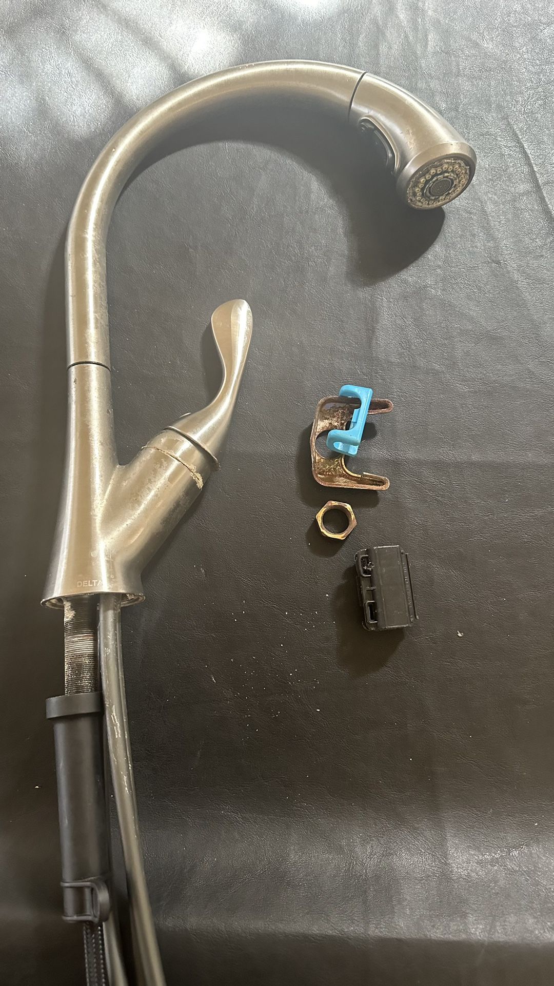 Delta Single Handle Pull-Down Kitchen Faucet
