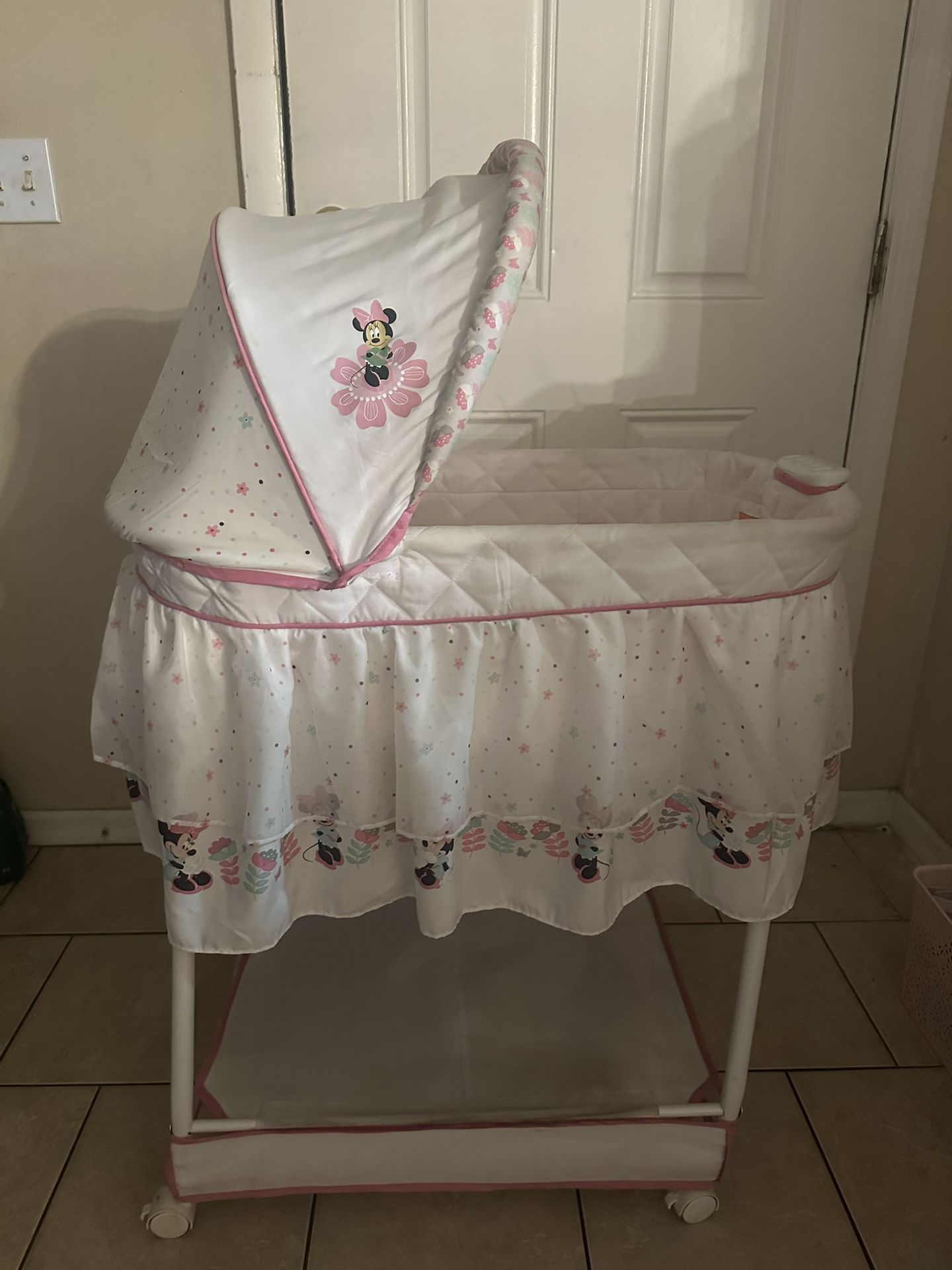 Minnie Mouse Bassinet