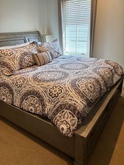Almost new bedroom set