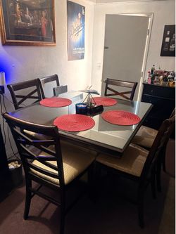 Kitchen / Dinning Table
