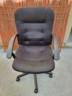 Black Office Chair With Arm Rests