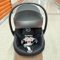 Quinny Moodd stroller with cybex car seat