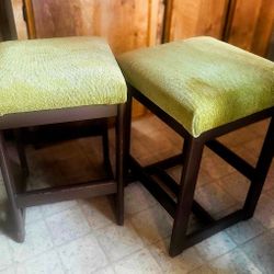 2 VERY NICE BAR STOOL