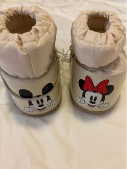 Snow boots