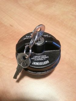 Locking gas cap with 2 keys.