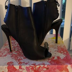 Shoes Size 9