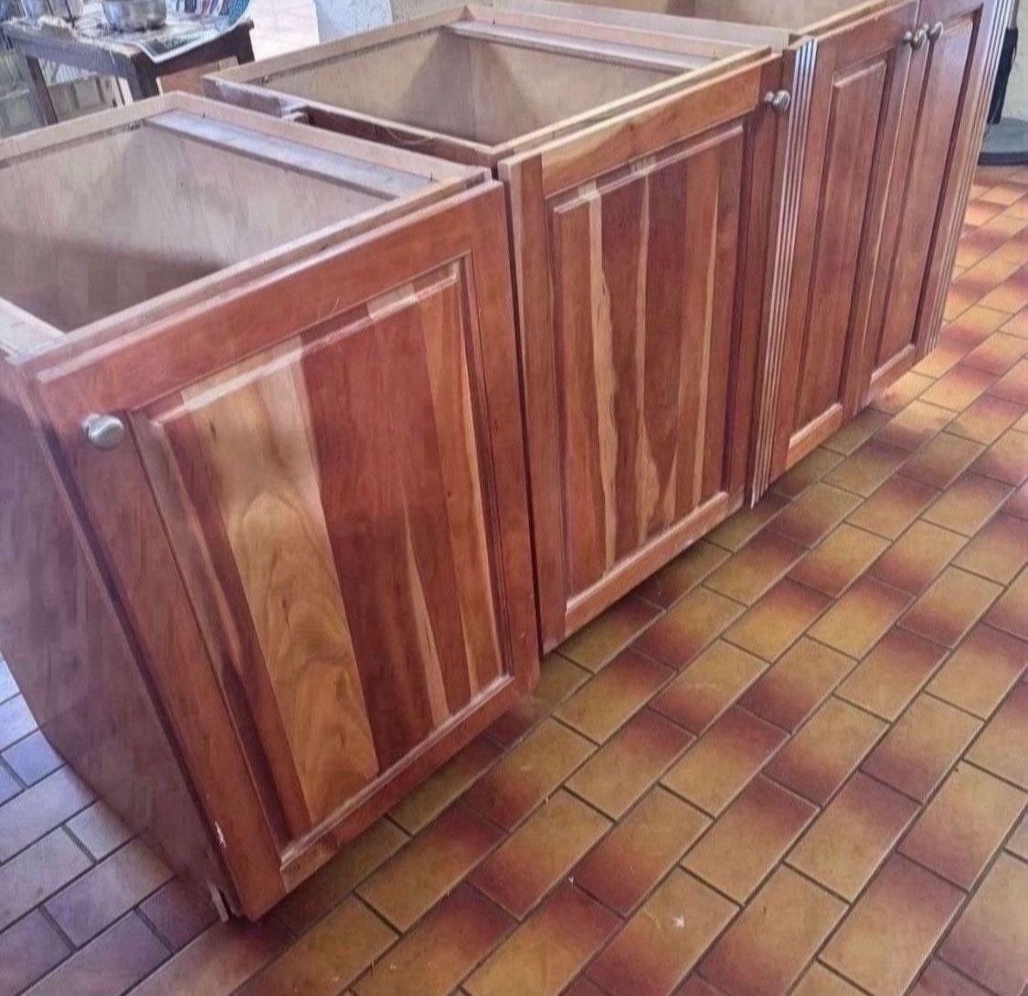 3 Bottom Kitchen Cabinets 24”Lx25”Wx34.5”H 20.5”Lx25”Wx34.5”H 21”Lx25”Wx34.5”H