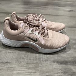 Womens selling Nike shoes size 9