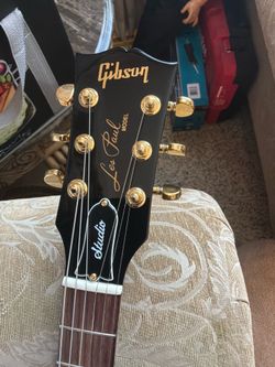 Black gibson les paul studio