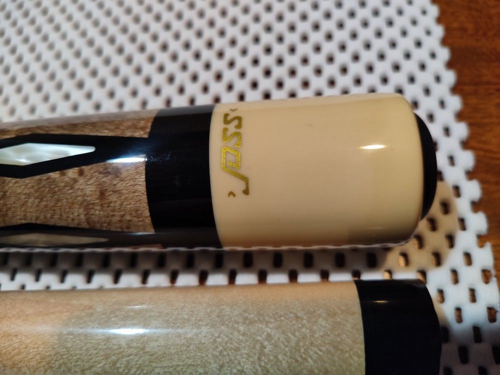 Vintage Joss Cue Gold Logo. for Sale in Lake Elsinore, CA - OfferUp