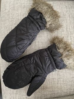 Women’s Gloves With Faux Fur