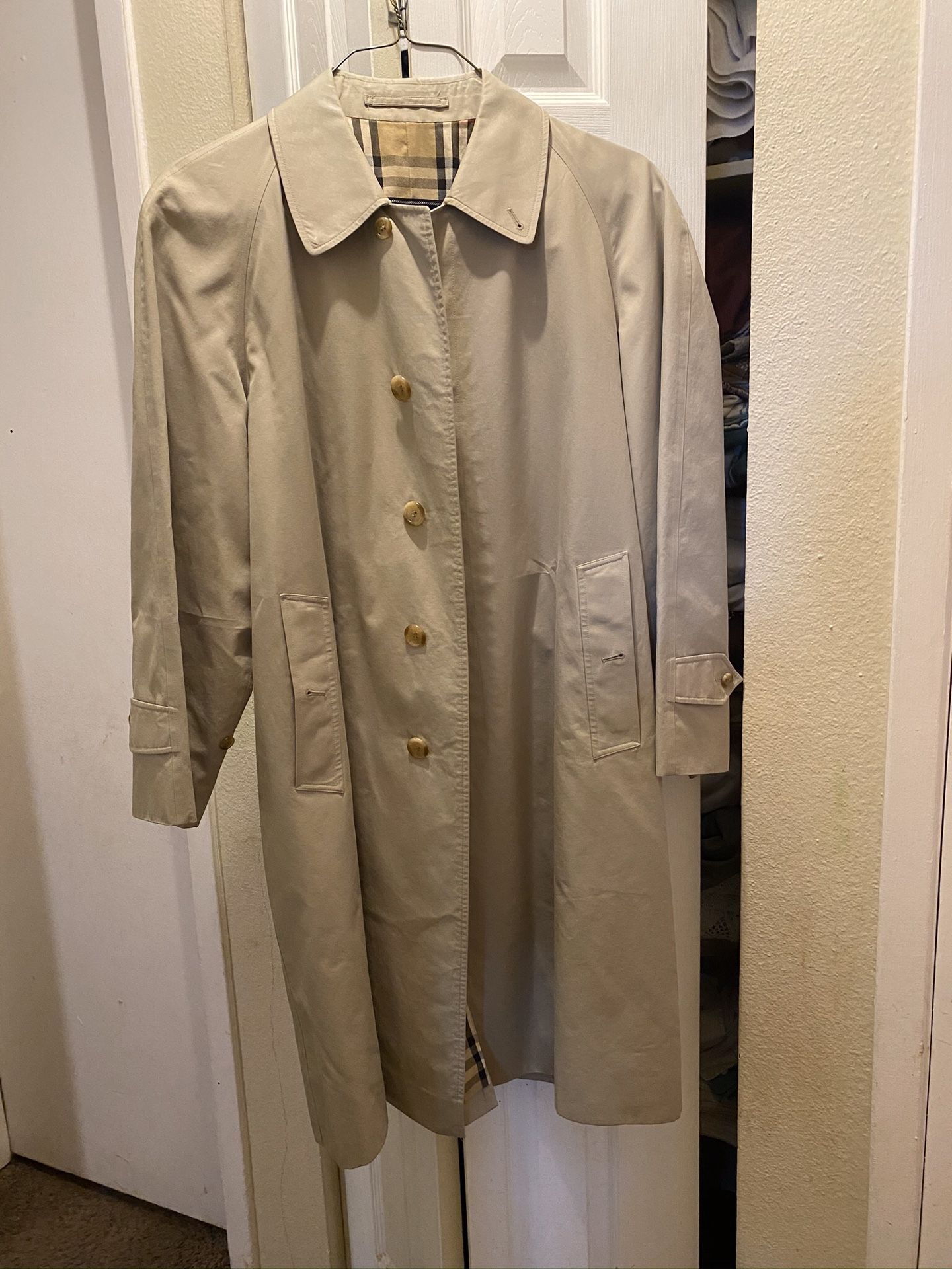 burberry trench coat man XL