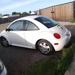 Automóbile    Volks wagon beetle 2001  diesel     4 Cl    Automatic 