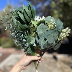 Lifelike 50 Artificial Eucalyptus Greenery & Stem Batches