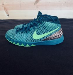 Nike Kyrie 3s