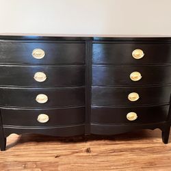 Beautiful Refinished Vintage Bassett Hepplewhite Dresser/Entry Cabinet/TV Console 