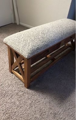 Home goods bench / lightly used no stains or tears