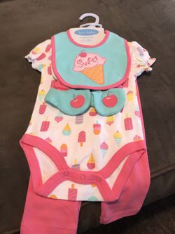 Onesies Outfit w/Pants,Bib and Booties. Brand New