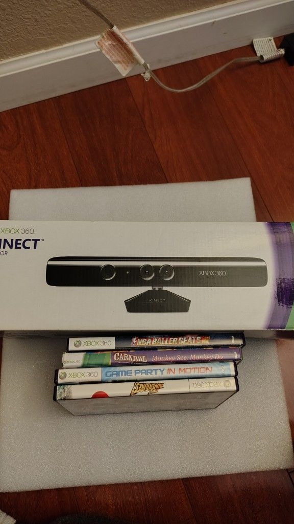 Xbox 360 Kinect In Box Complete With Four Games