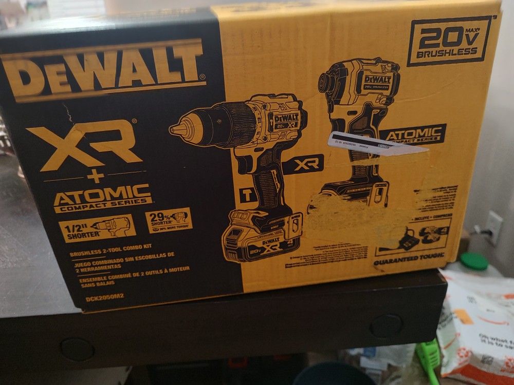 New DeWalt 20v Xr Hammer Drill/Impact Driver Kit