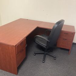 Office Desks/Cubicles 