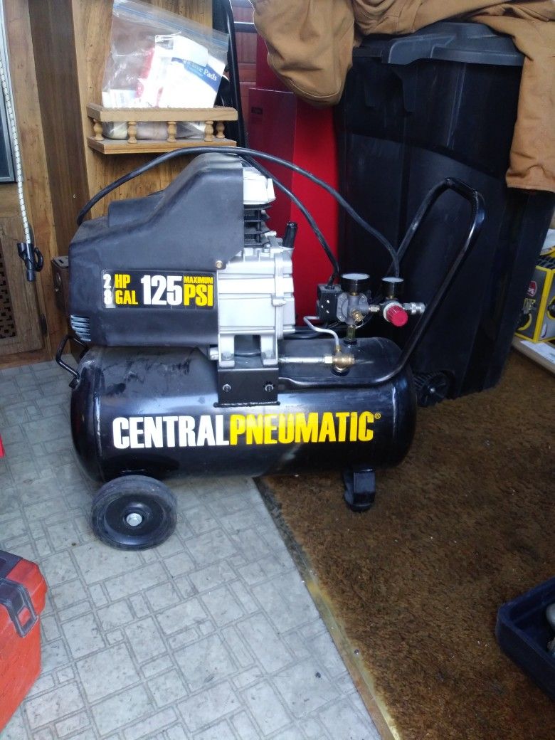 Centralpneumatic 125psi 8gl Aircompressor