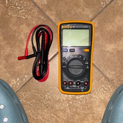 Digital Multi-meter (87-Voltolt) by FLUKE