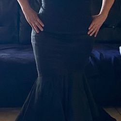 Elegant mermaid black dress woman size 13 New . It's stretch 
