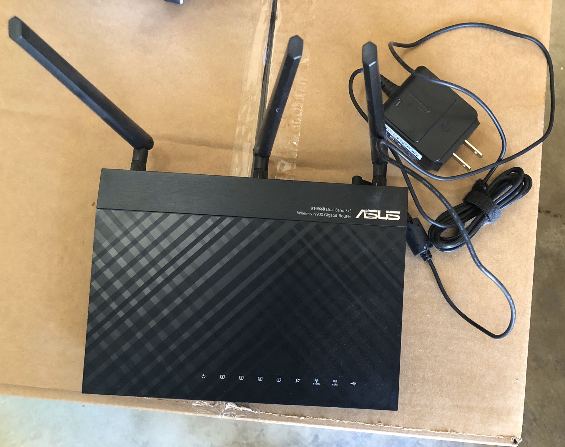 Asus RT-N66U Dual-band 2x2 N900 Wifi 4-port Gigabit Router