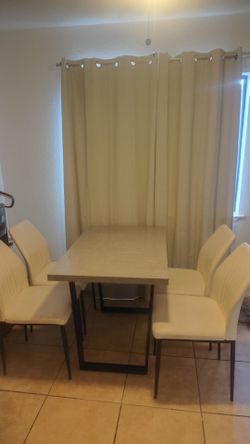 Table with 4 chairs