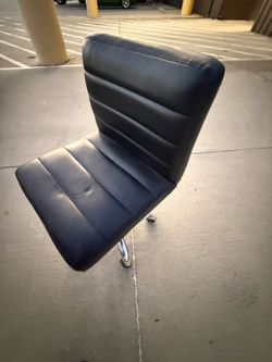 Modern Black Faux Leather Office Chair – Adjustable Height