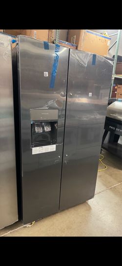 Side by side refrigerator Frigidaire black stainless steel