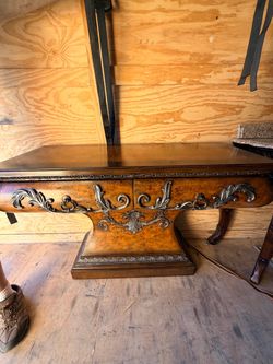 Beautiful Italian style Baroque console