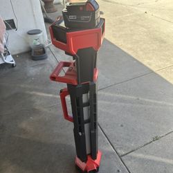 Milwaukee Light Con Batería 5.0 Nuevas 