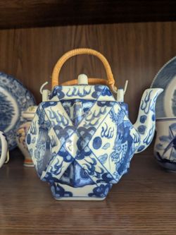 Vintage octagon Chinese teapot