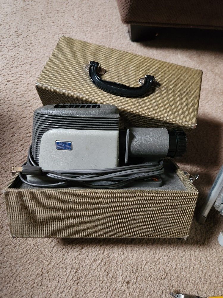 Vintage Slide Projector And Screen