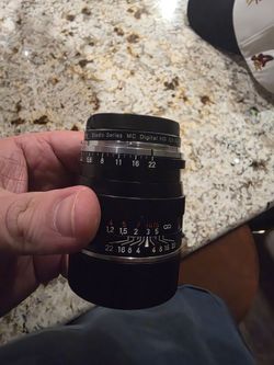 Near Mint Zeiss Planar f 2/50mm ZM T* lens