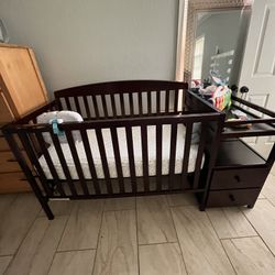 Baby crib With Attached Changing Table And mattress 