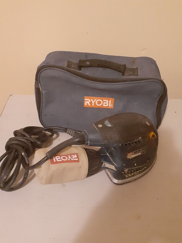 Ryobi Sander with Carrying Case