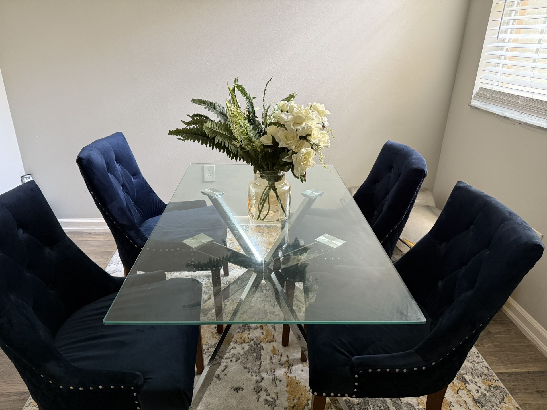 Dining Table/ 4 Chairs