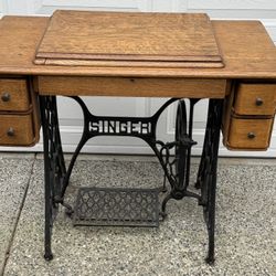 Antique Singer Treadle Sewing Machine Cabinet – Solid Oak – Early 1900s