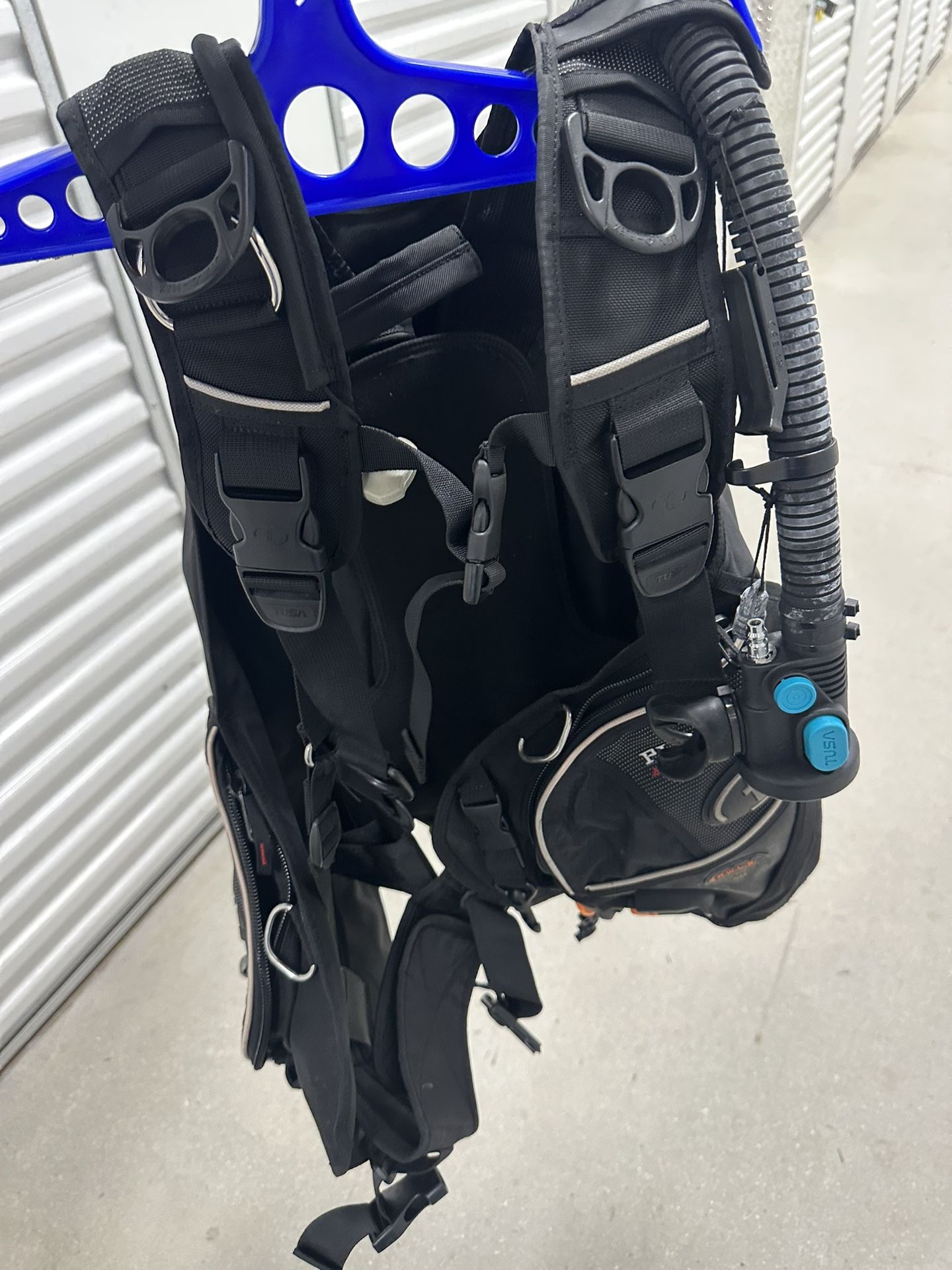 Scuba Vest And Weights