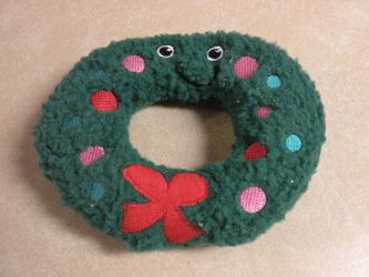 New Soft Green Plush Christmas Wreath Squeaker Dog Toy