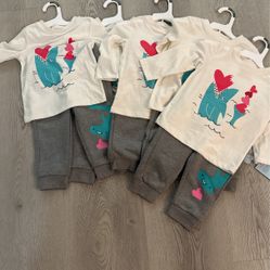 Toddler Boys' Long Sleeve Valentine's Day Shark Printed Graphic T-Shirt and Fleece Jogger Pants Set - Cat & Jack Cream 18M